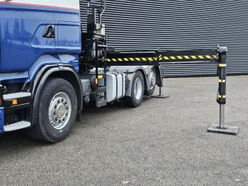 R400 6X2 / HIAB 37 t/m CRANE / KRAN