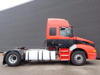 Volvo NH 12.460 / 4x2 / GLOBETROTTER / MANUAL GEARBOX
