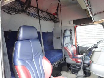 Volvo NH 12.460 / 4x2 / GLOBETROTTER / MANUAL GEARBOX