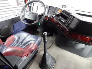 Volvo NH 12.460 / 4x2 / GLOBETROTTER / MANUAL GEARBOX