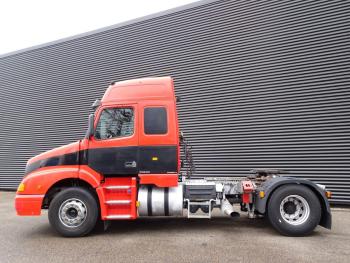 Volvo NH 12.460 / 4x2 / GLOBETROTTER / MANUAL GEARBOX