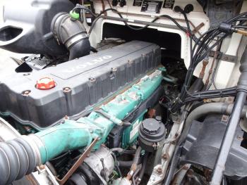 Volvo NH 12.460 / 4x2 / GLOBETROTTER / MANUAL GEARBOX