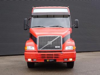 Volvo NH 12.460 / 4x2 / GLOBETROTTER / MANUAL GEARBOX