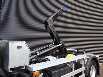FL 240 NEW / 4X2 / HAAKARM / AMPIROLLE