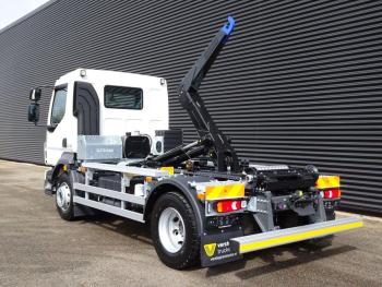 FL 240 NEW / 4X2 / HAAKARM / AMPIROLLE