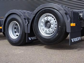 FH 500 / CHASSIS / 8x2/6 / LIFT STEERING AXLE / PTO