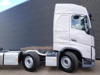 FH 500 / CHASSIS / 8x2/6 / LIFT STEERING AXLE / PTO