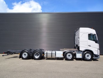 FH 500 / CHASSIS / 8x2/6 / LIFT STEERING AXLE / PTO