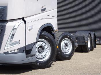 FH 500 / CHASSIS / 8x2/6 / LIFT STEERING AXLE / PTO