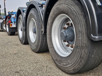4 AXLE / MULTI CONTAINER CHASSIS / 3 X LIFT AXLE / TEILBAR