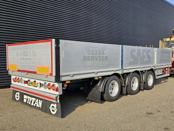 K324T / 3 AXLE / 2 X LIFT AXLE / TWIST-LOCKS