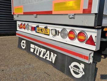 K324T / 3 AXLE / 2 X LIFT AXLE / TWIST-LOCKS