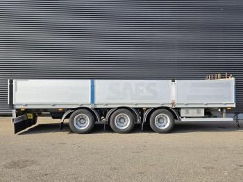 K324T / 3 AXLE / 2 X LIFT AXLE / TWIST-LOCKS