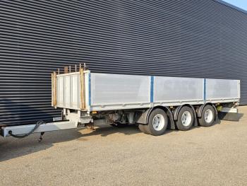 K324T / 3 AXLE / 2 X LIFT AXLE / TWIST-LOCKS