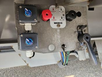 K324T / 3 AXLE / 2 X LIFT AXLE / TWIST-LOCKS